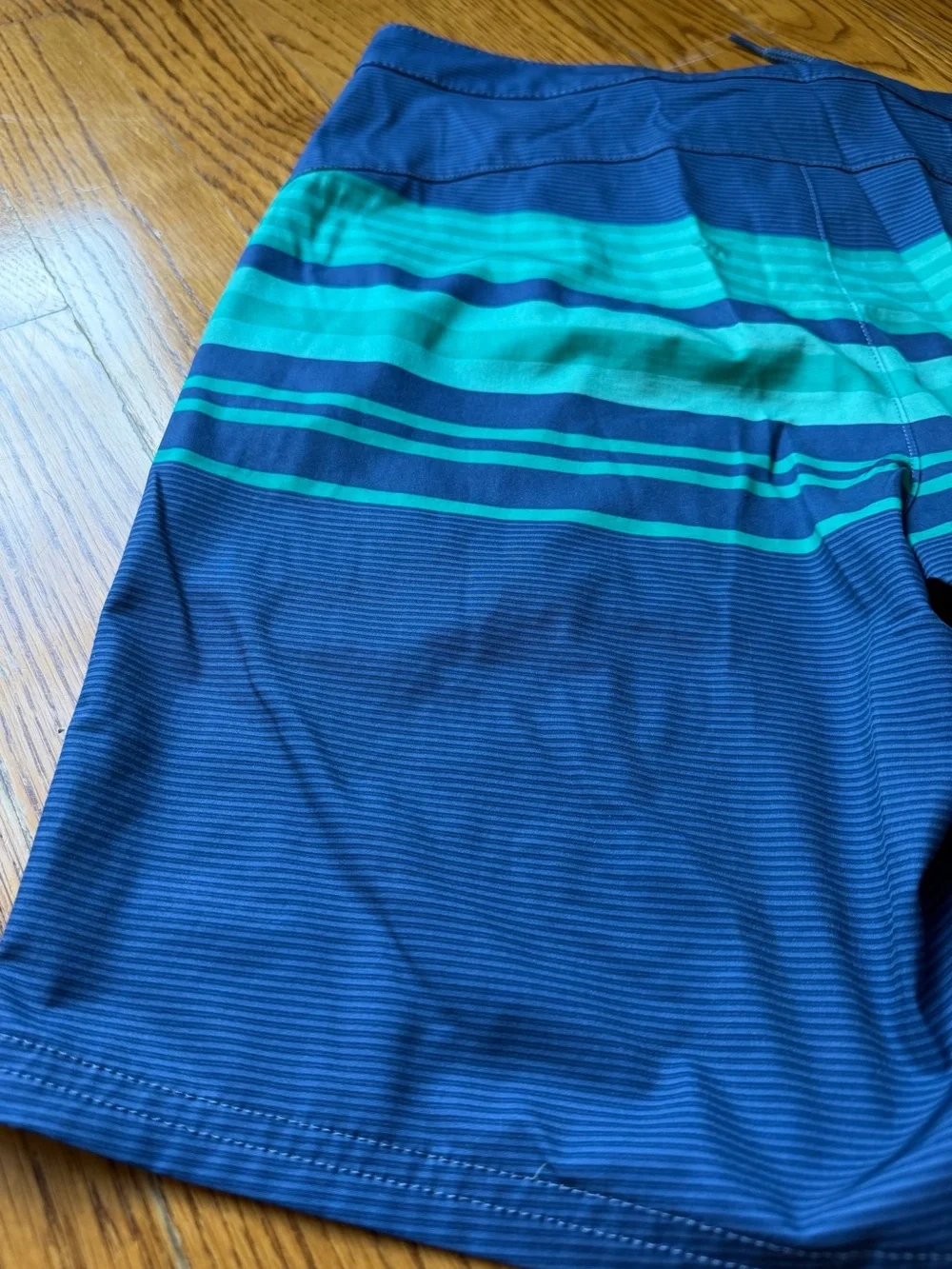 Vineyard Vines Performance Board Shorts Striped Blue Teal Men’s 28